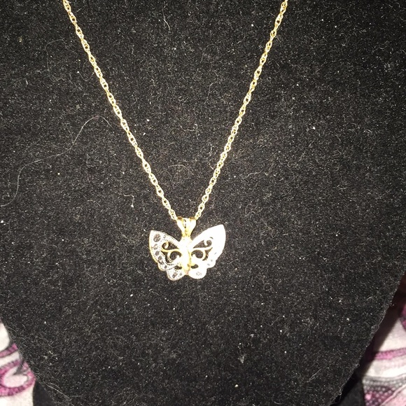 10k butterfly 🦋 necklace - Picture 4 of 6